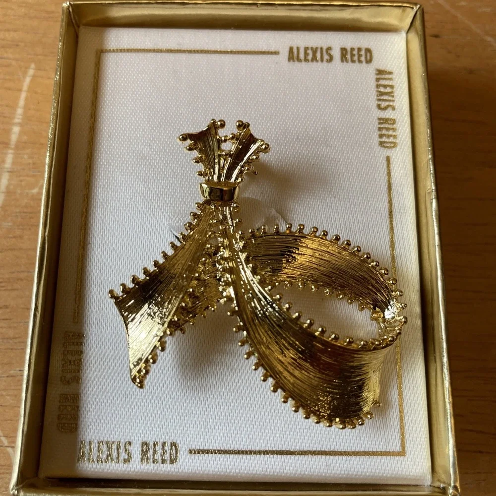 1960's Vintage‎ Light Gold Textured Ribbon Crystal Rhinestone Alexis Reed Brooch